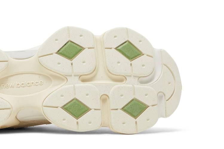 New Balance 9060 Bricks & Wood - undefined