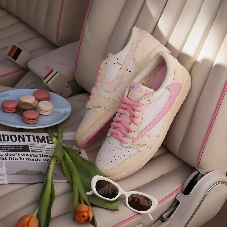 Air Jordan 1 Retro Low OG SP Travis Scott Shy Pink