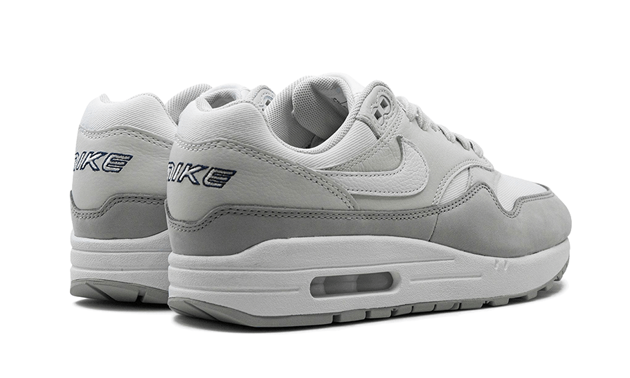 Air Max 1 &