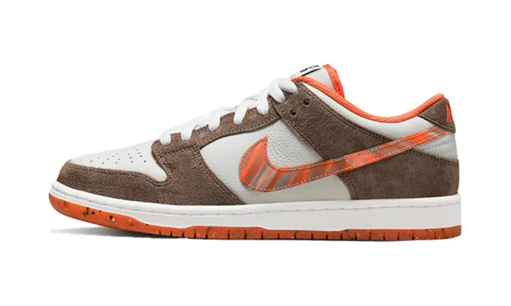 SB Dunk Low Crushed D.C.