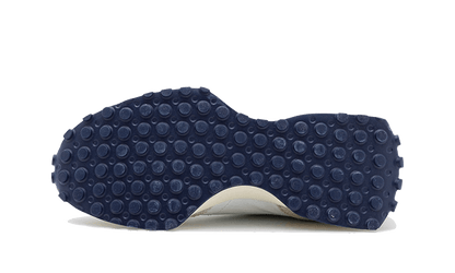 327 Moonbeam White Navy