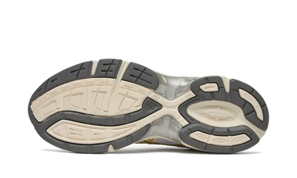 Gel-1130 White Faded Yellow