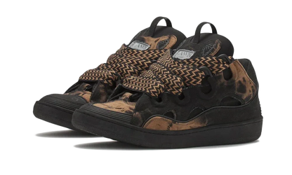 Sneakers Curb