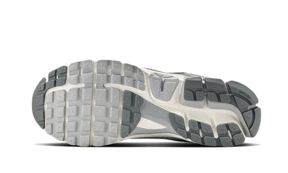 Zoom Vomero 5 Metallic Silver