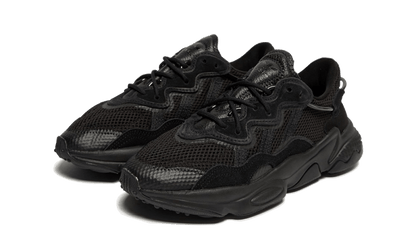 Ozweego Core Triple Black