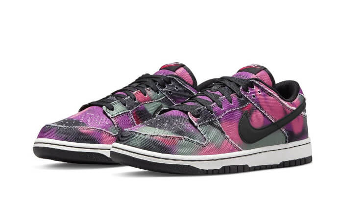 Dunk Low Graffiti Pink